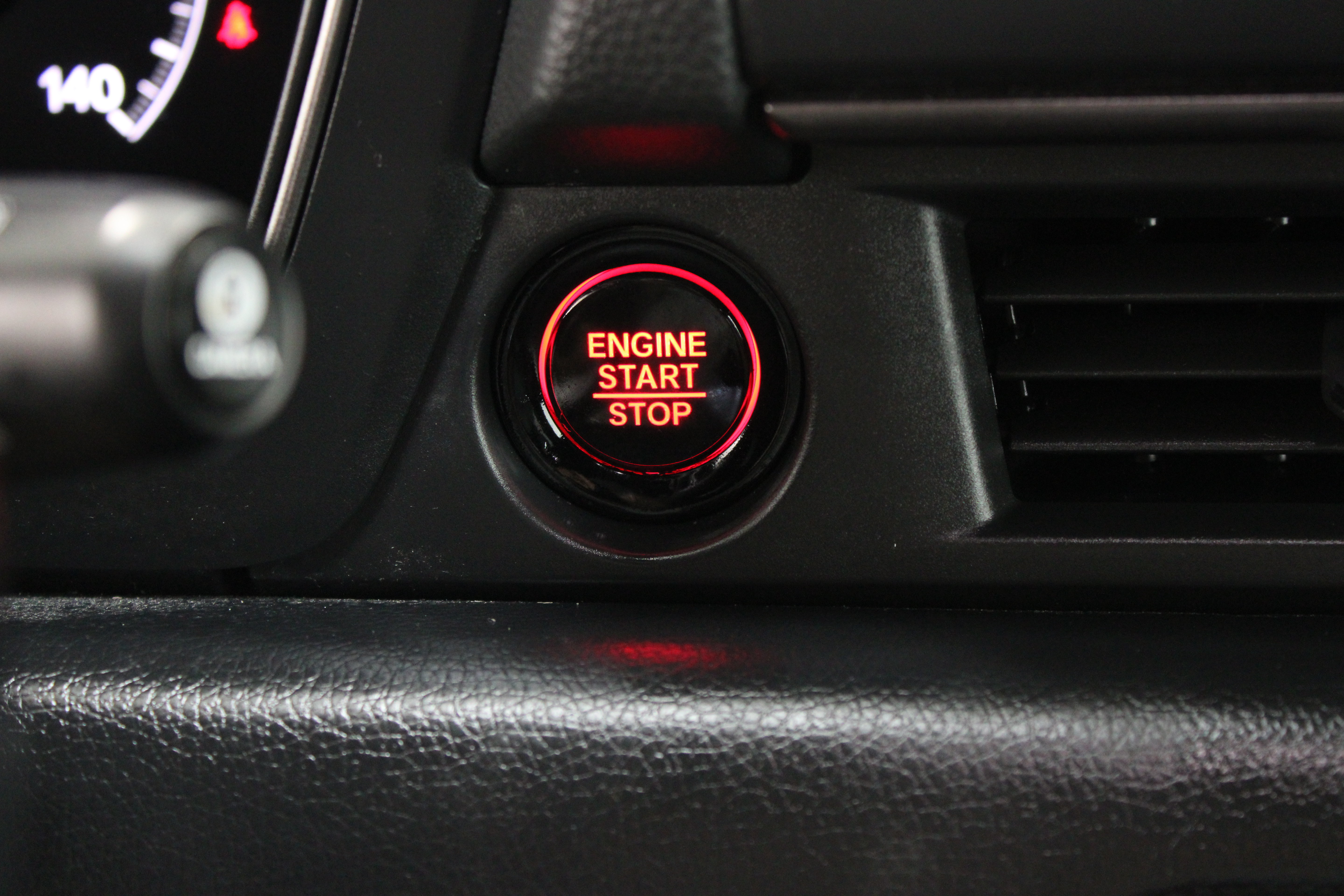 Used 2025 Honda Pilot TrailSport image 18