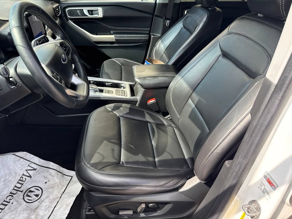 Used 2023 Ford Explorer XLT w/ Equipment Group 202A RWD image 3