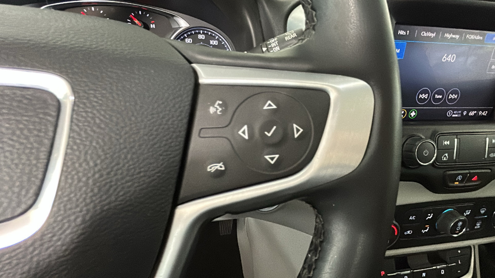 Used 2023 GMC Terrain SLT AWD/4WD image 21