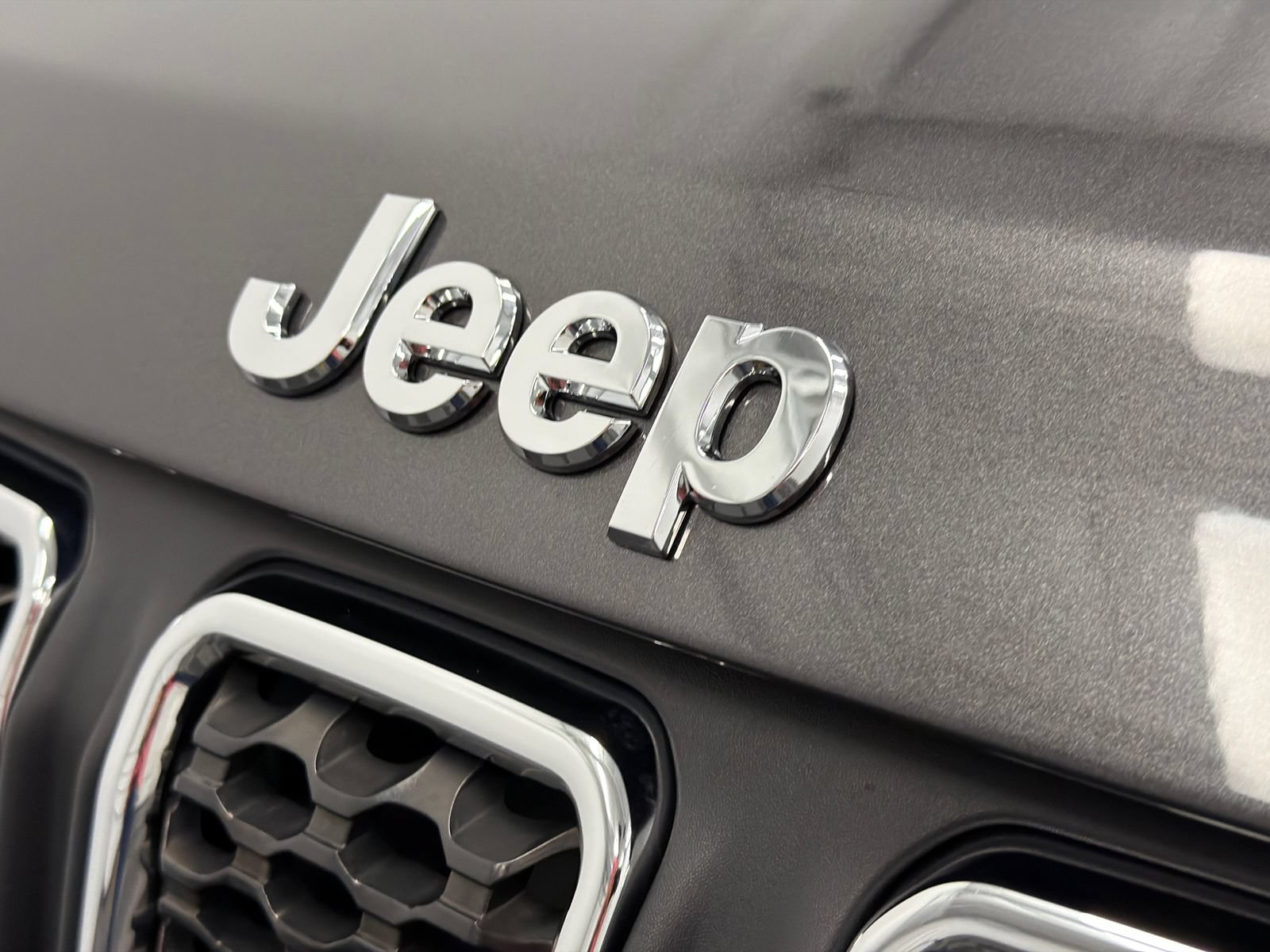 Used 2023 Jeep Compass Latitude AWD/4WD image 11