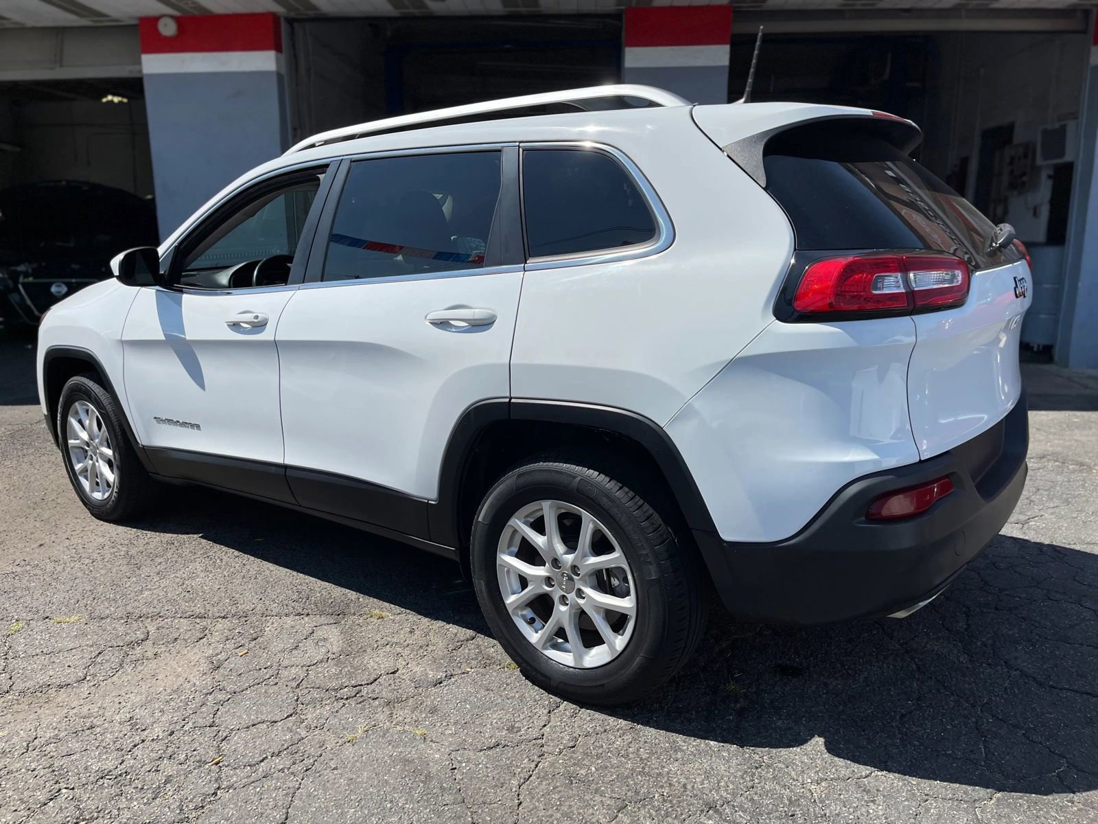 Used 2017 Jeep Cherokee Latitude w/ True North Edition image 3