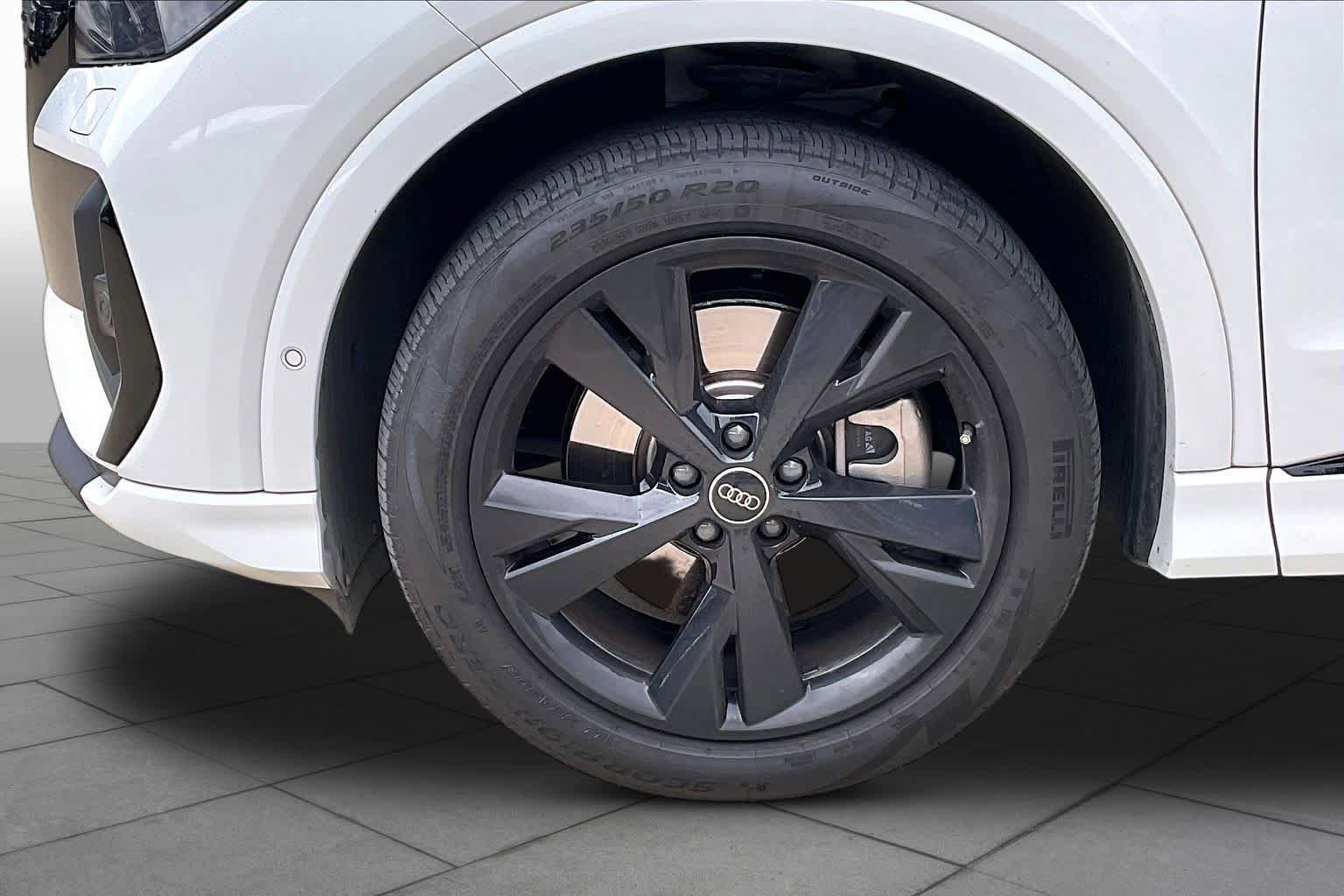 Used 2024 Audi Q4 e-tron Prestige AWD/4WD image 11