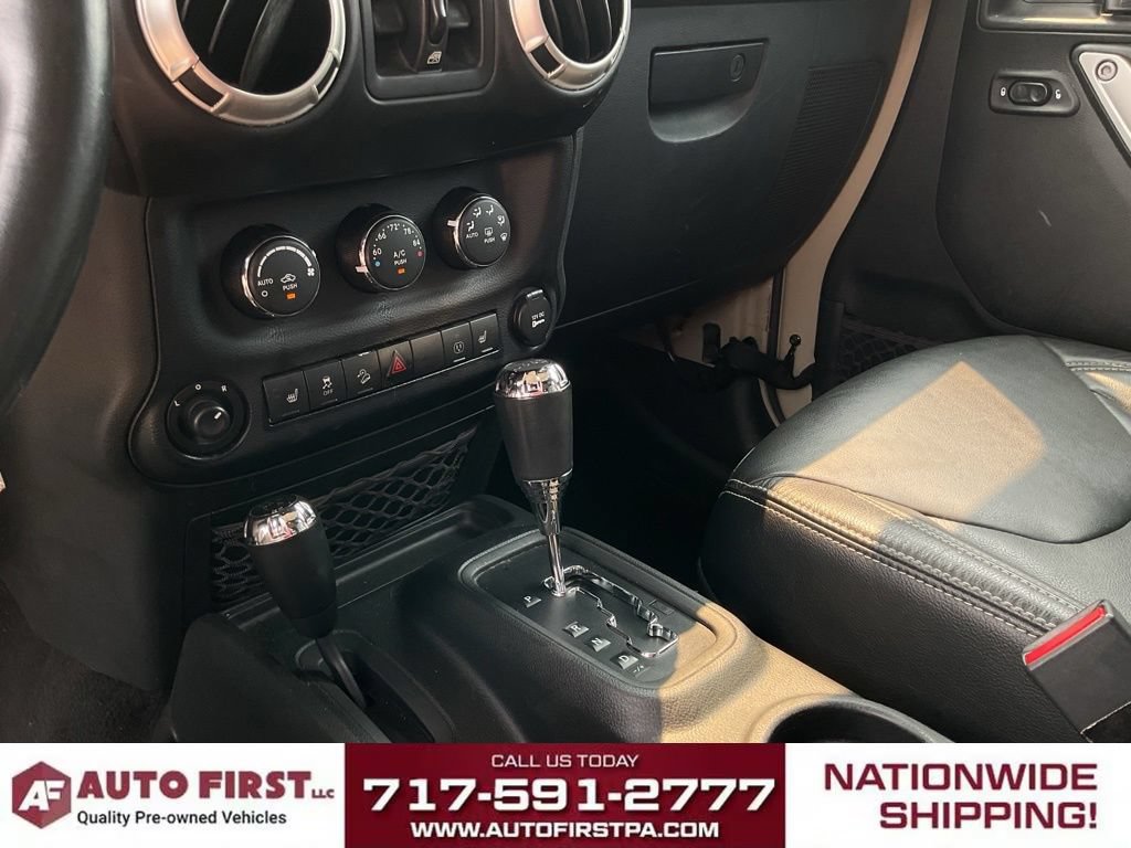 Used 2017 Jeep Wrangler Unlimited Rubicon w/ Connectivity Group AWD/4WD image 28