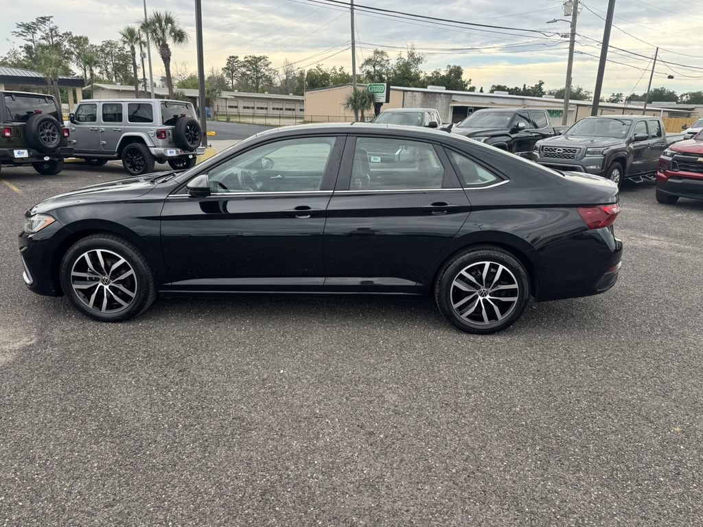 Used 2025 Volkswagen Jetta SE FWD image 6