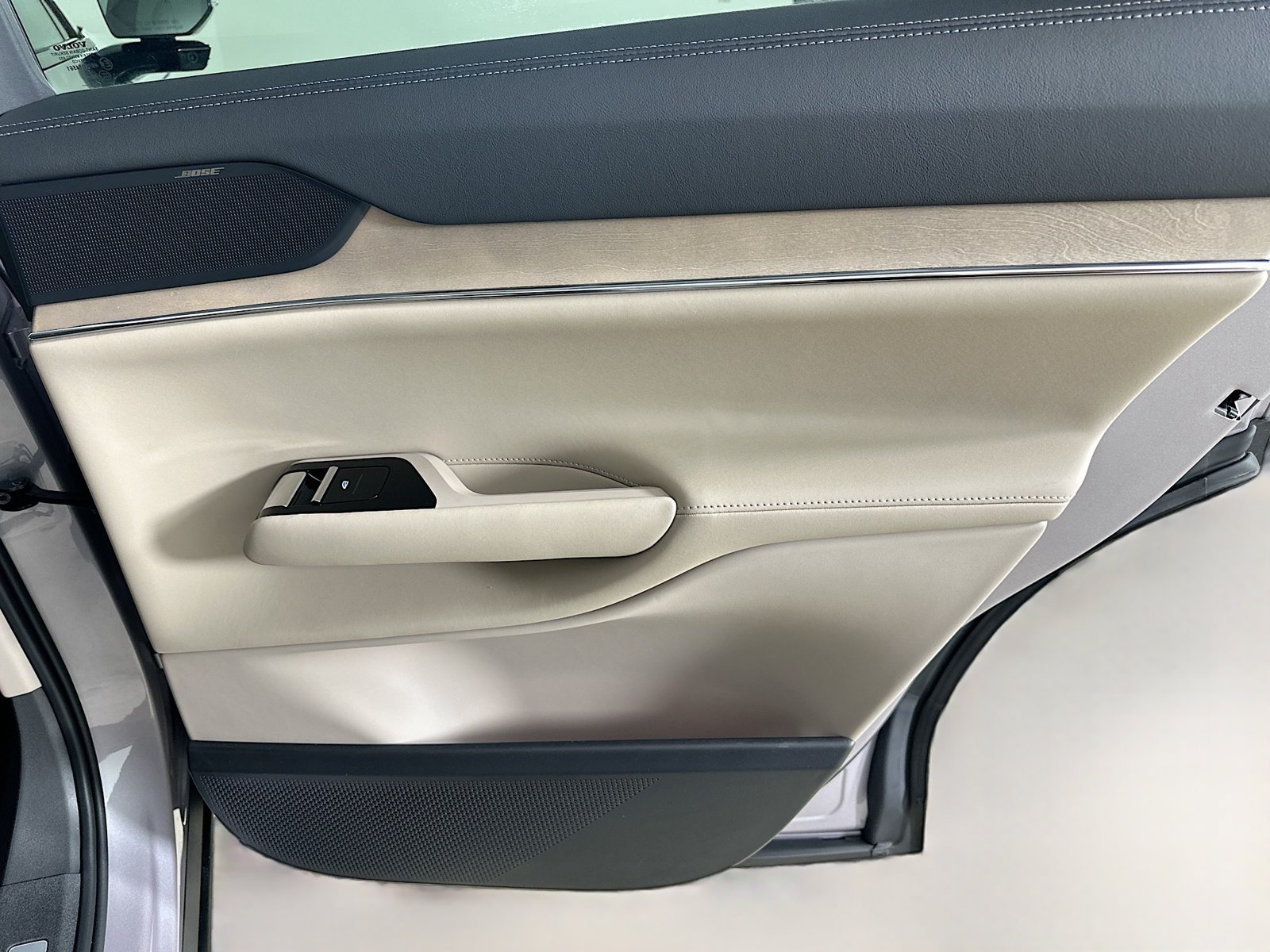 New 2026 Volvo EX90 Plus AWD/4WD image 40