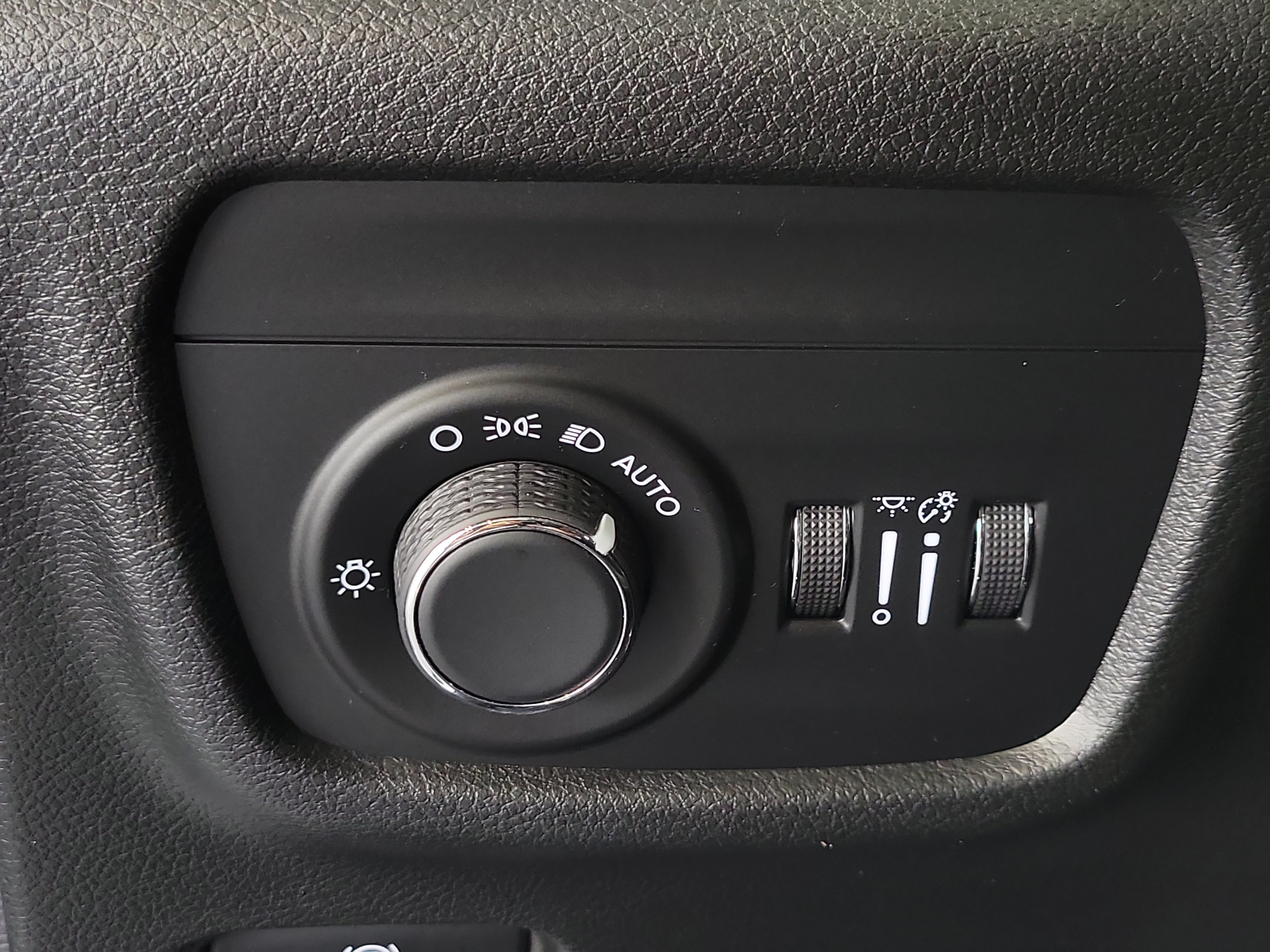 Certified 2025 Jeep Grand Cherokee Altitude RWD image 21