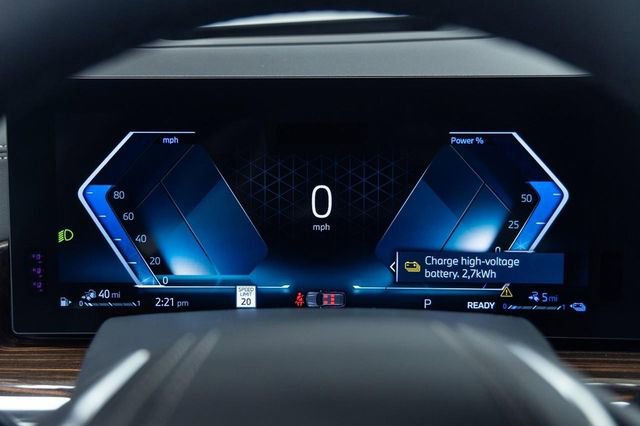 New 2026 BMW X5 xDrive50e image 2