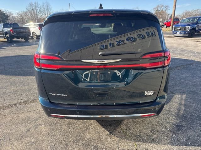 Used 2023 Chrysler Pacifica Touring-L image 5