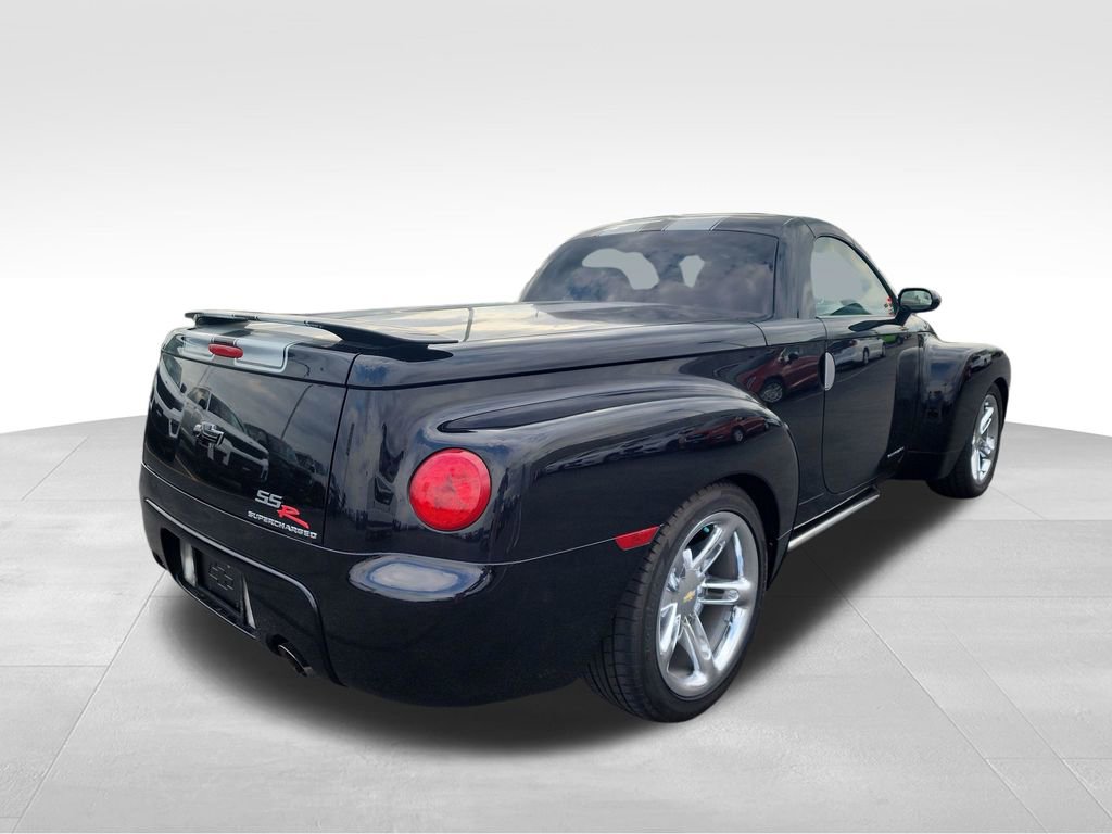 Used 2005 Chevrolet SSR w/ Preferred Equipment Group image 2