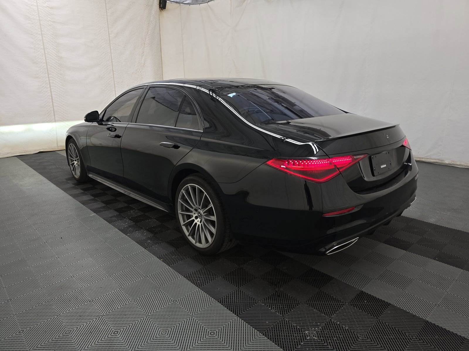 Used 2022 Mercedes-Benz S 500 4MATIC w/ AMG Line Package image 8