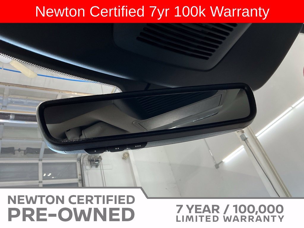 Used 2025 Nissan Pathfinder SL AWD/4WD image 40