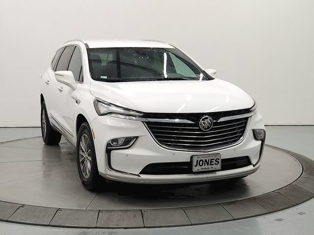 Used 2023 Buick Enclave Essence AWD/4WD image 3