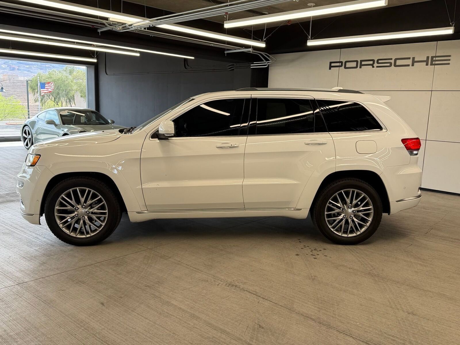 Used 2018 Jeep Grand Cherokee Summit w/ Platinum Series Group image 2