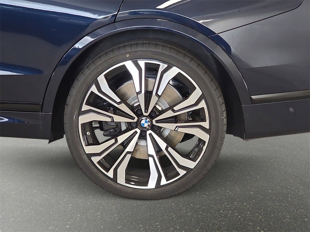 New 2026 BMW X7 M60i image 19