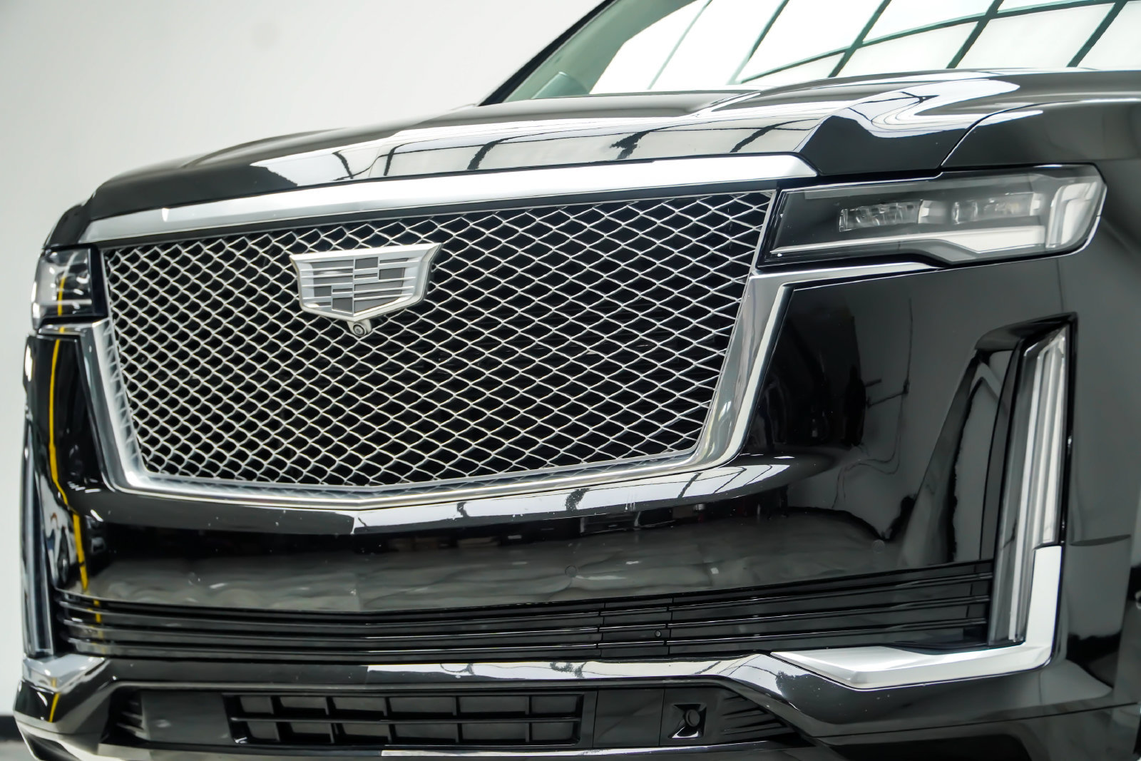 Used 2022 Cadillac Escalade Premium Luxury Platinum w/ LPO, Radiant Package AWD/4WD image 2