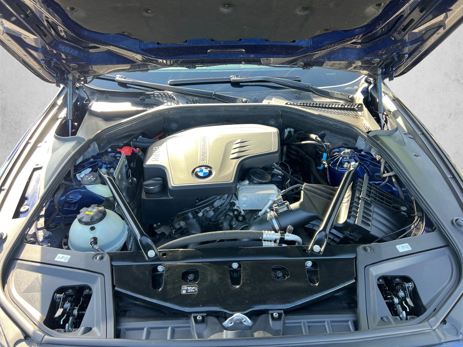 Used 2016 BMW 528i xDrive Sedan AWD/4WD image 29