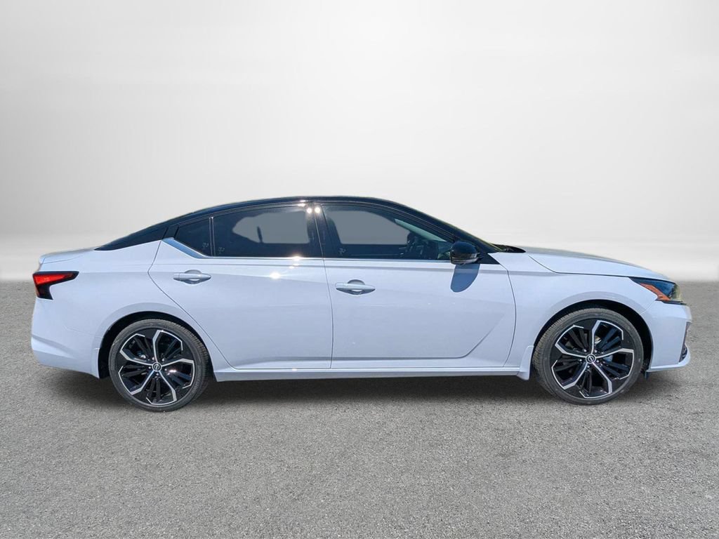 New 2026 Nissan Altima 2.5 SR w/ SR Premium Package FWD image 2
