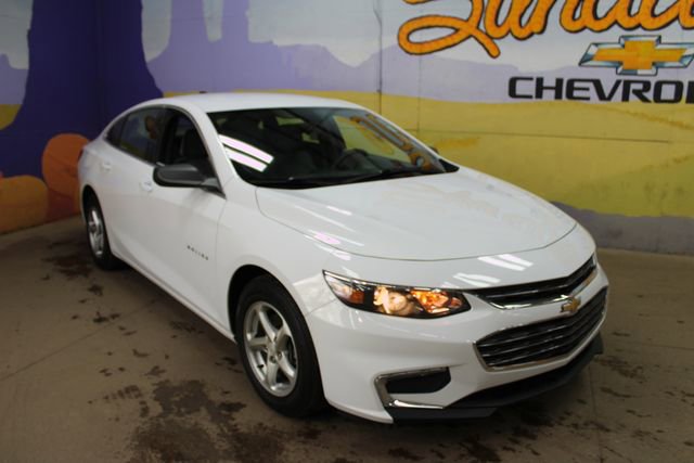 Used 2018 Chevrolet Malibu LS w/ LPO, Convenience Package 2 FWD image 4