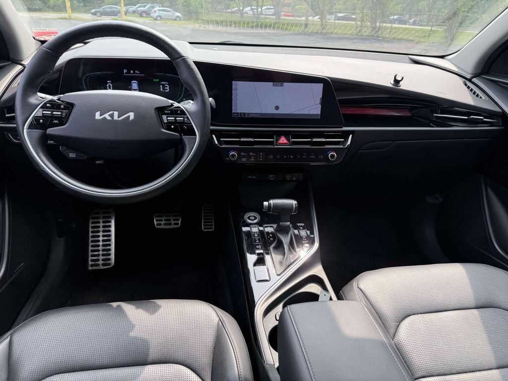 Used 2023 Kia Niro SX Touring FWD image 13