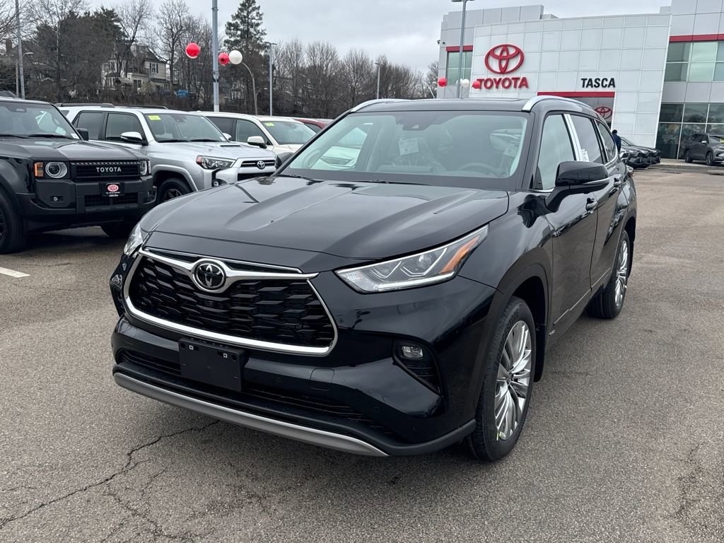 New 2026 Toyota Highlander Platinum image 3