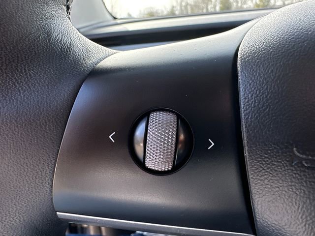 Used 2022 Tesla Model Y Performance image 29