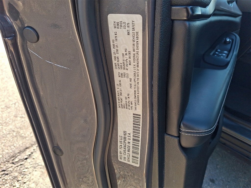 Used 2023 Jeep Grand Cherokee L Laredo image 27