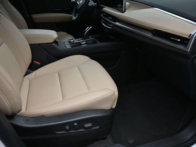 Used 2024 Cadillac XT4 Luxury w/ Cold Weather Package AWD/4WD image 20
