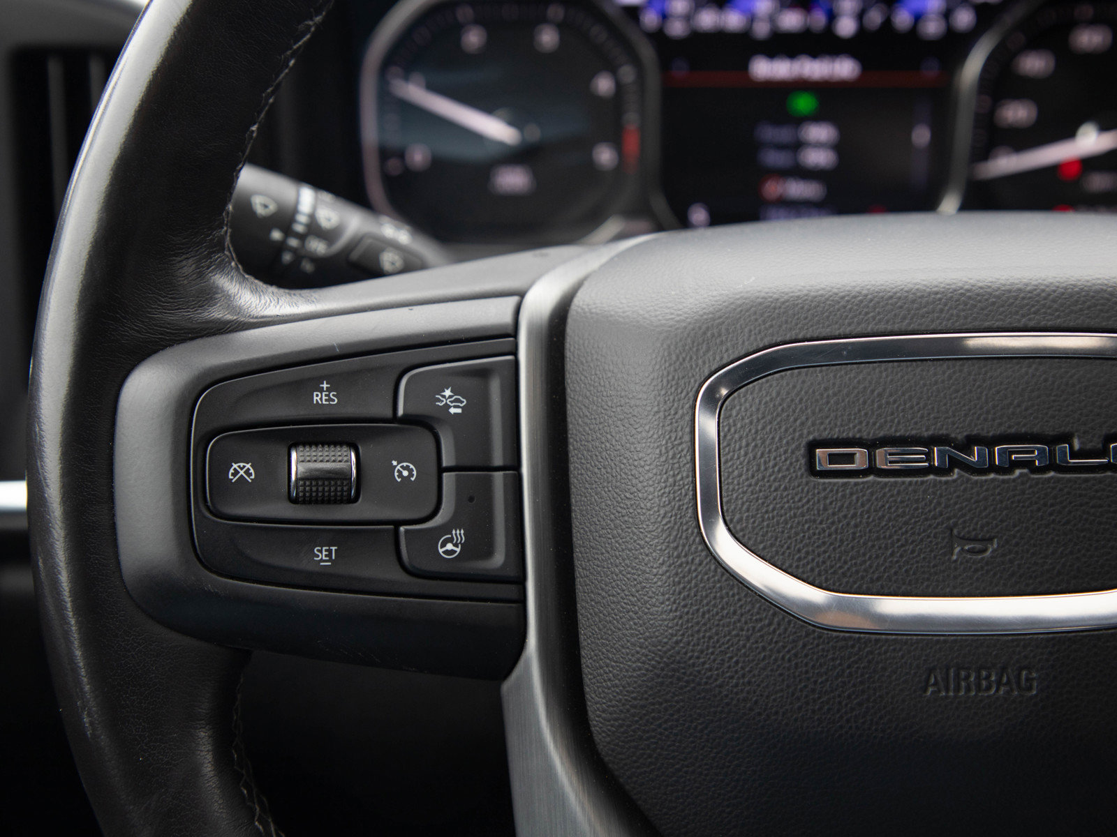 Used 2022 GMC Sierra 3500 Denali w/ Denali Ultimate Package image 24