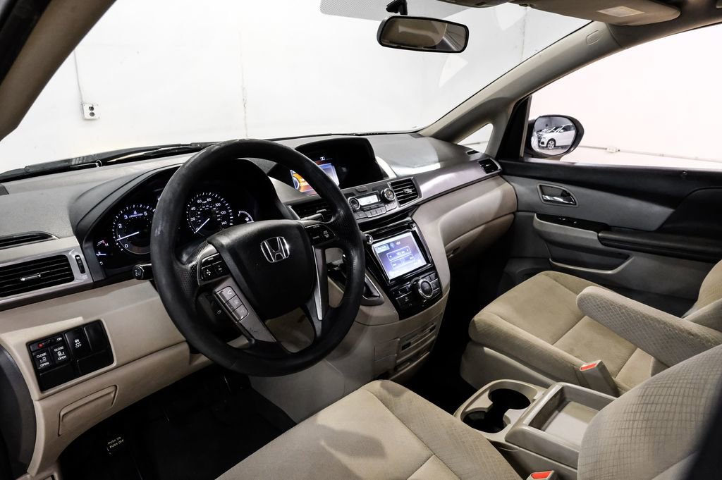 Used 2017 Honda Odyssey SE image 3
