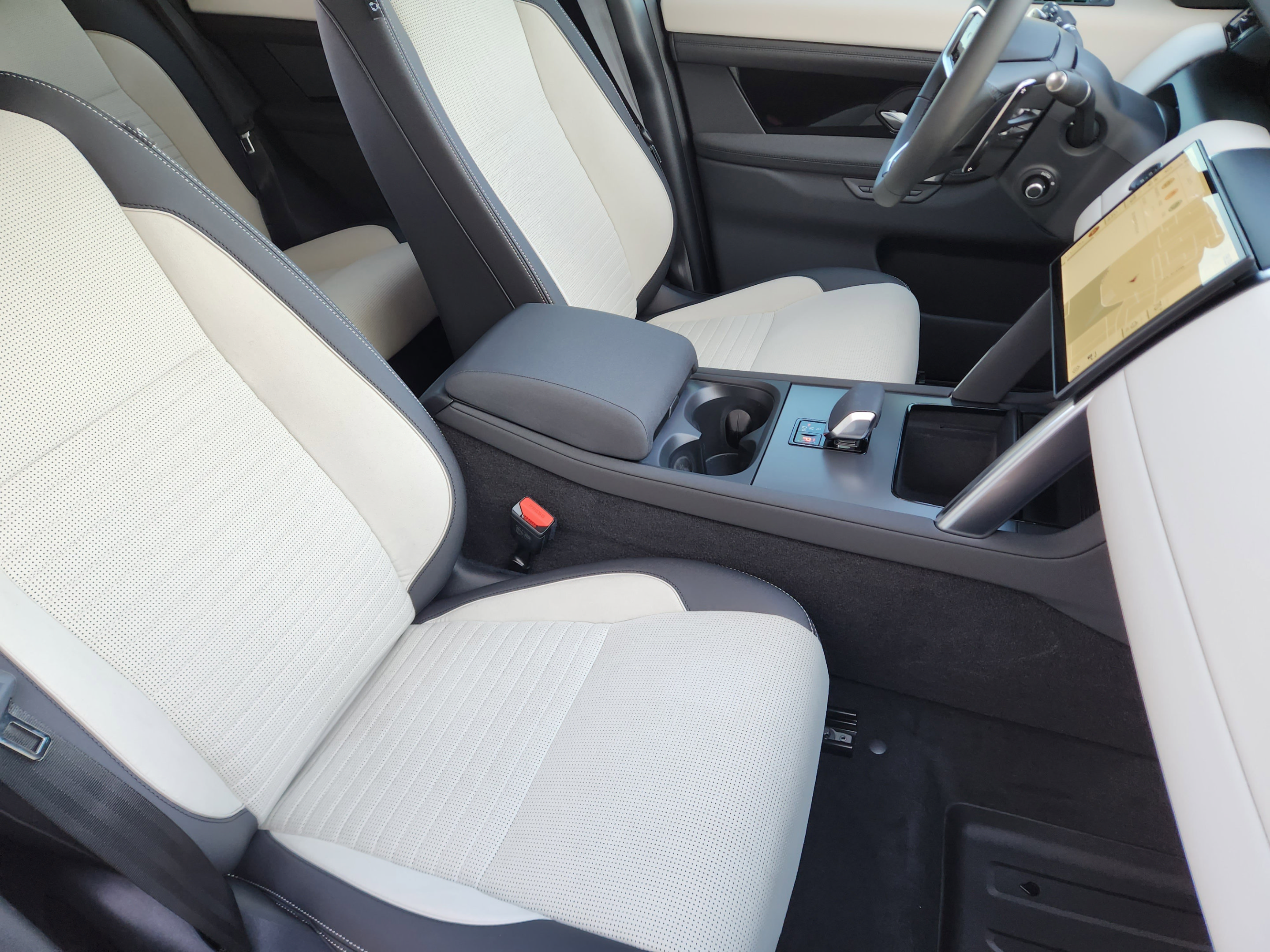 New 2025 Land Rover Discovery Sport S AWD/4WD image 9