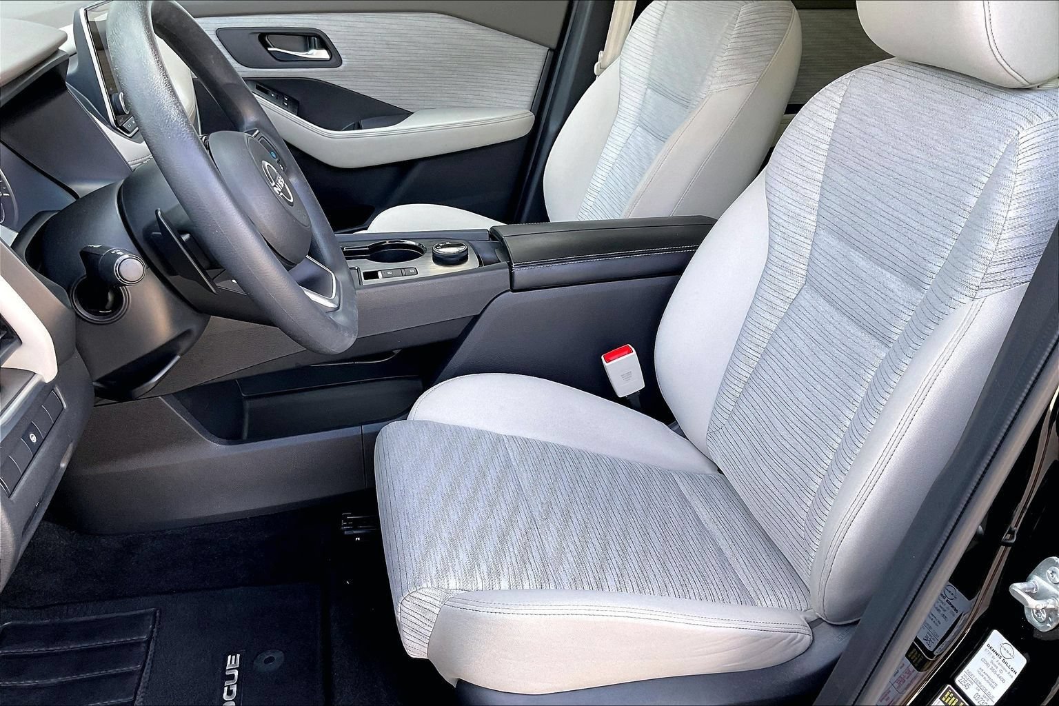 Used 2023 Nissan Rogue SV AWD/4WD image 19