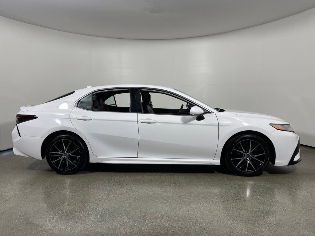 Certified 2022 Toyota Camry SE image 2