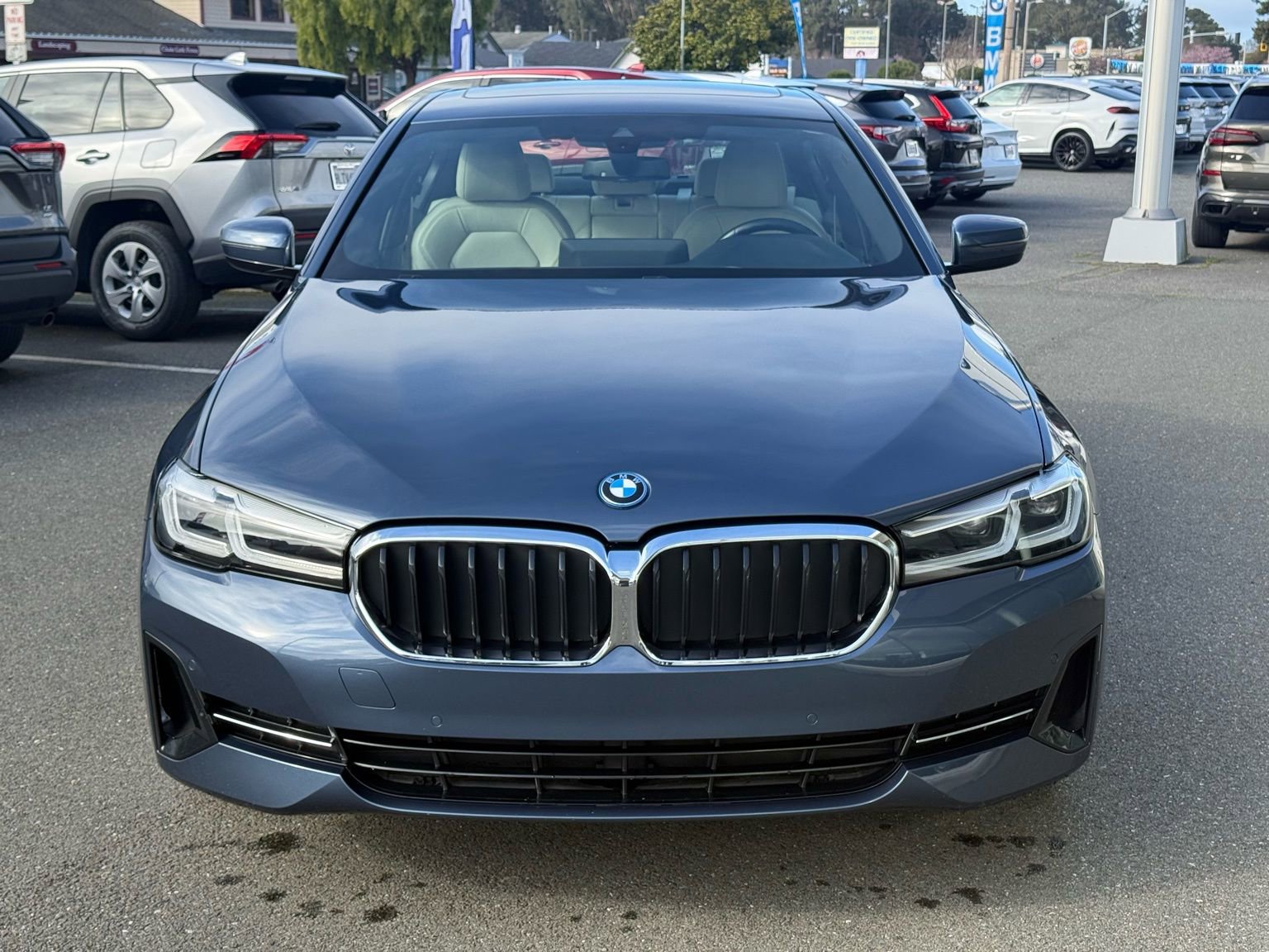 Used 2023 BMW 530e w/ Convenience Package image 3