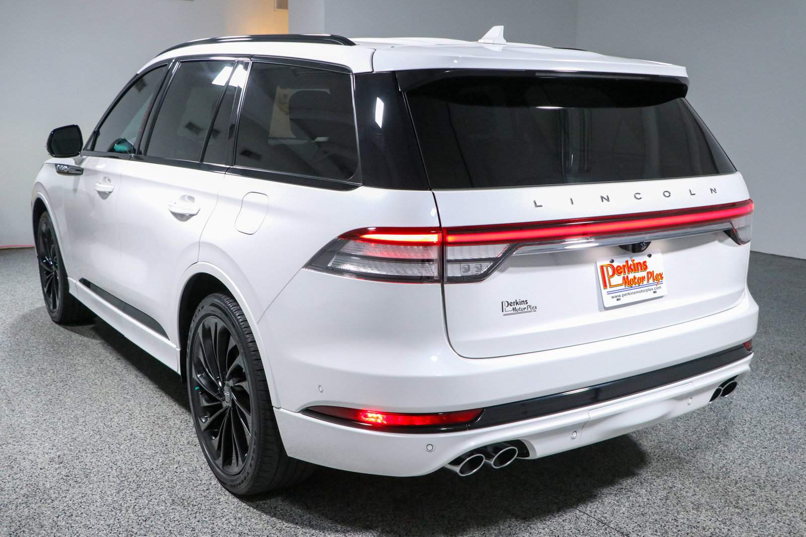 Used 2024 Lincoln Aviator Reserve w/ Jet Package RWD image 9