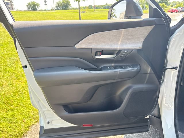 Used 2024 Toyota Grand Highlander AWD image 25