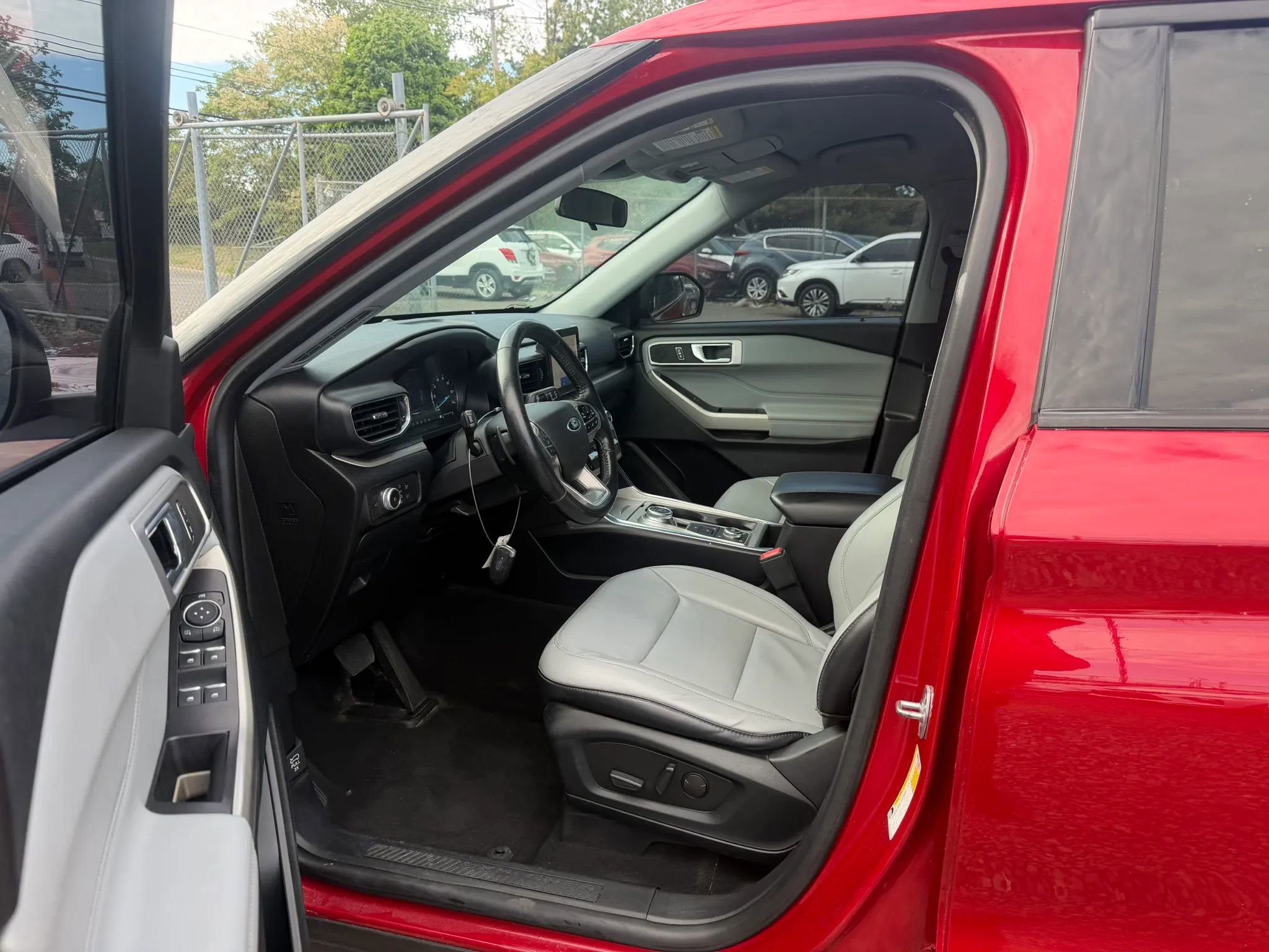 Used 2021 Ford Explorer XLT w/ Equipment Group 202A AWD/4WD image 25