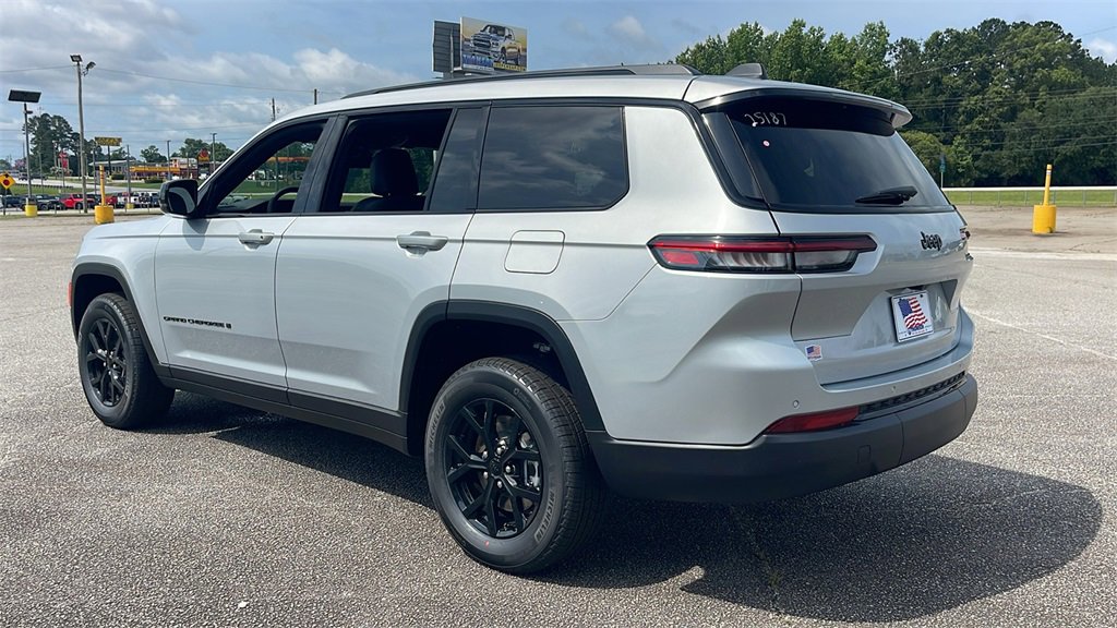 New 2025 Jeep Grand Cherokee L Laredo image 6