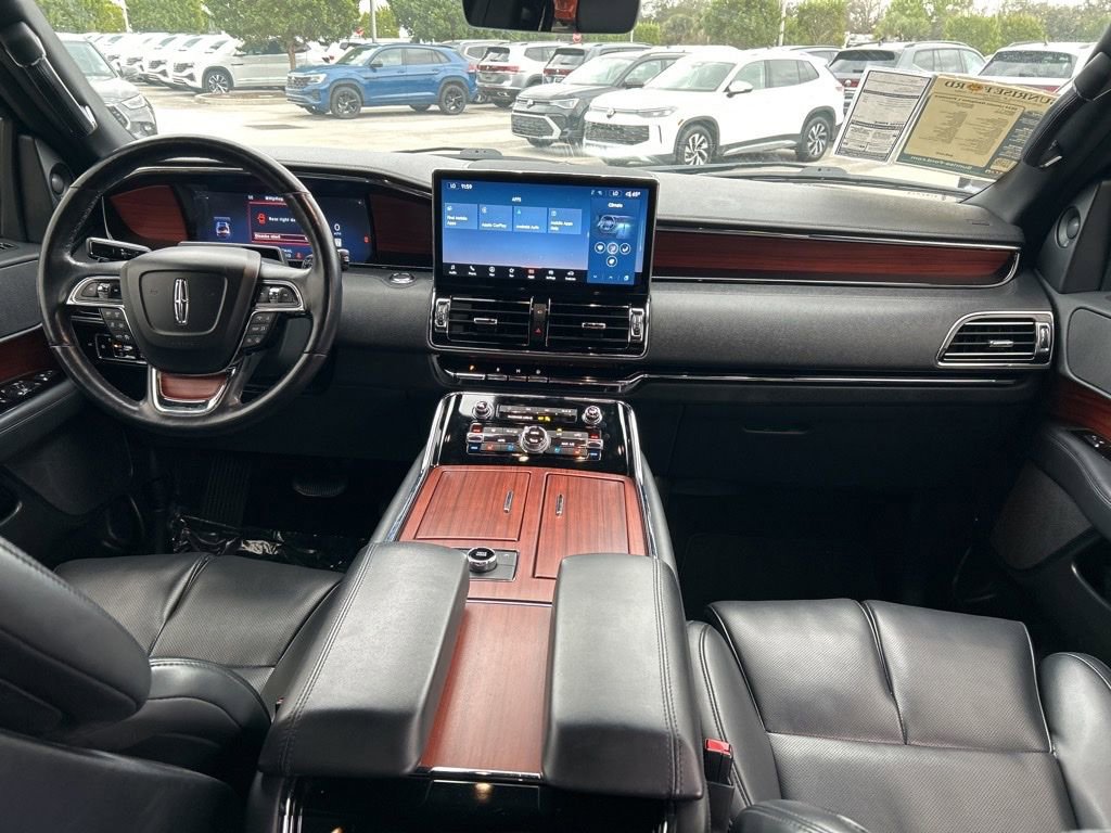 Used 2024 Lincoln Navigator L Premiere image 10