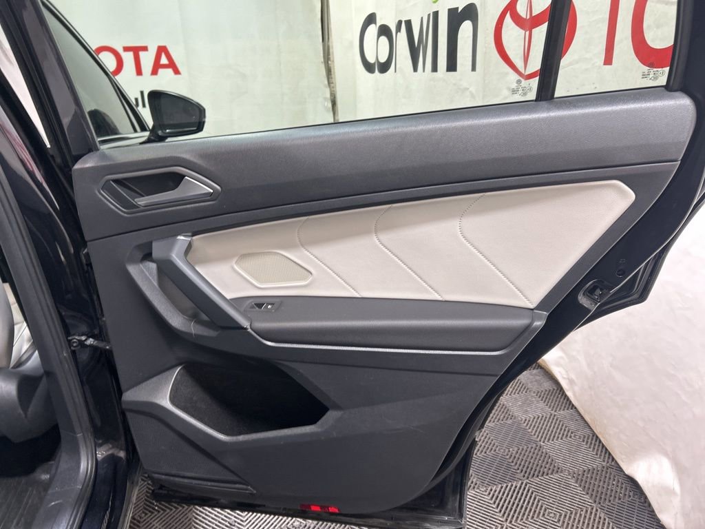 Used 2019 Volkswagen Tiguan SEL Premium w/ 3rd Row Seat Package image 14