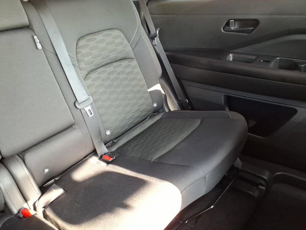 Used 2024 Nissan Pathfinder SV FWD image 18