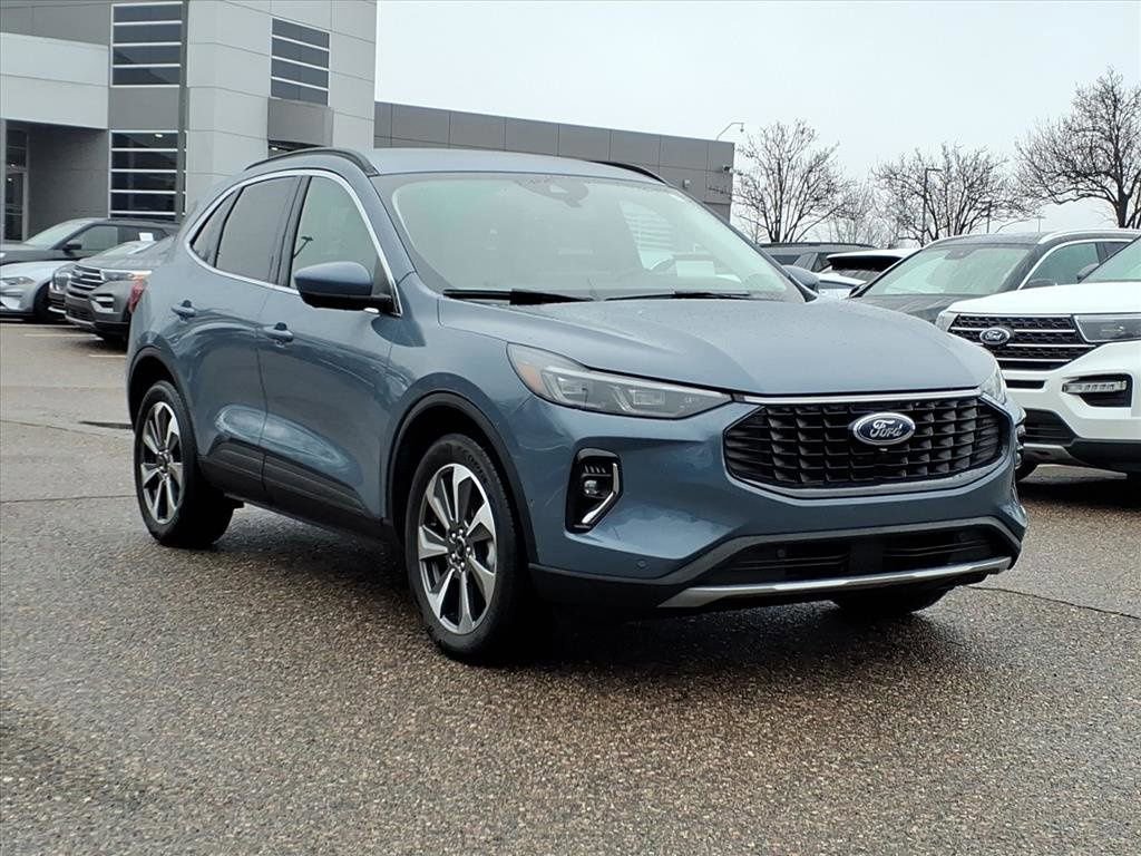 Certified 2023 Ford Escape Platinum w/ Premium Technology Package image 3