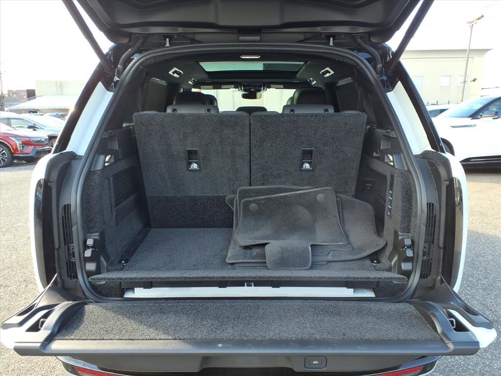 Used 2025 Land Rover Range Rover Long Wheelbase SE image 10