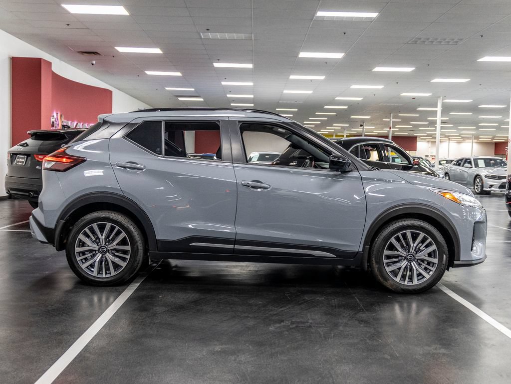 Used 2023 Nissan Kicks SR FWD image 8