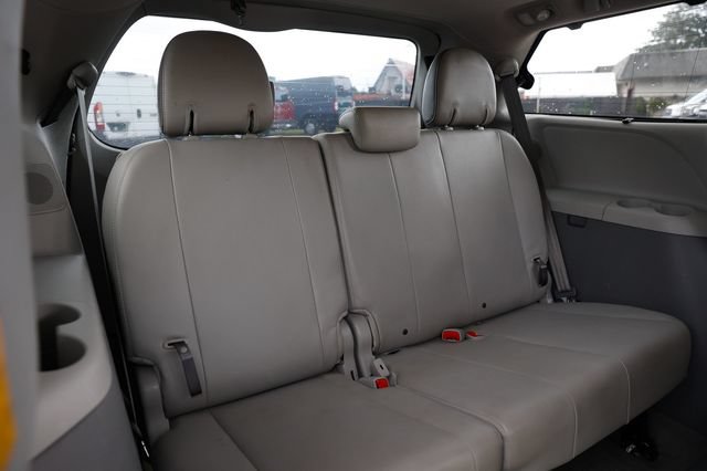 Used 2014 Toyota Sienna Limited w/ Limited Premium Package AWD/4WD image 27