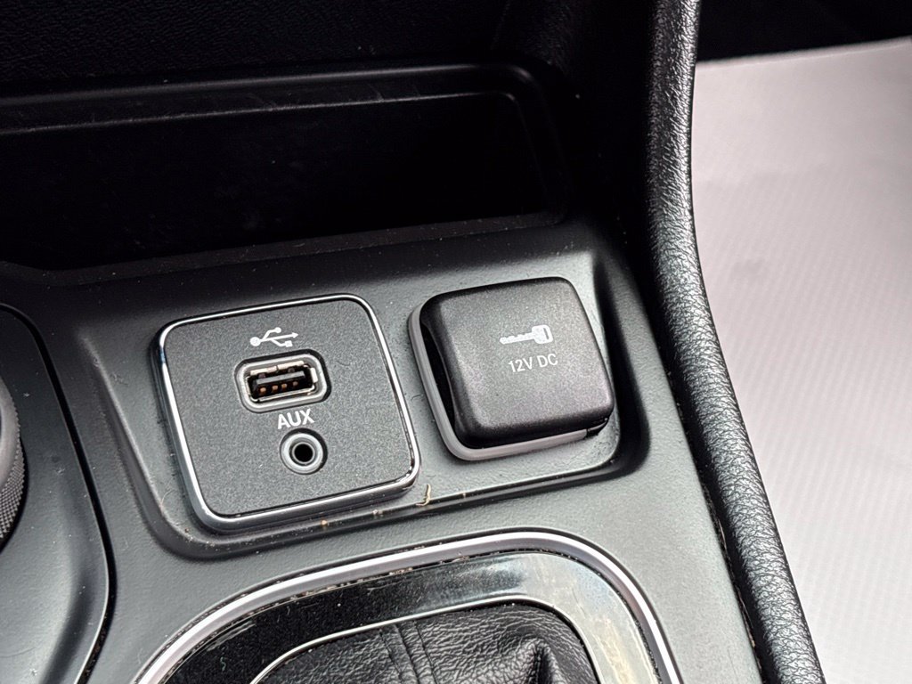 Used 2019 Jeep Cherokee Limited w/ Technology Group AWD/4WD image 18
