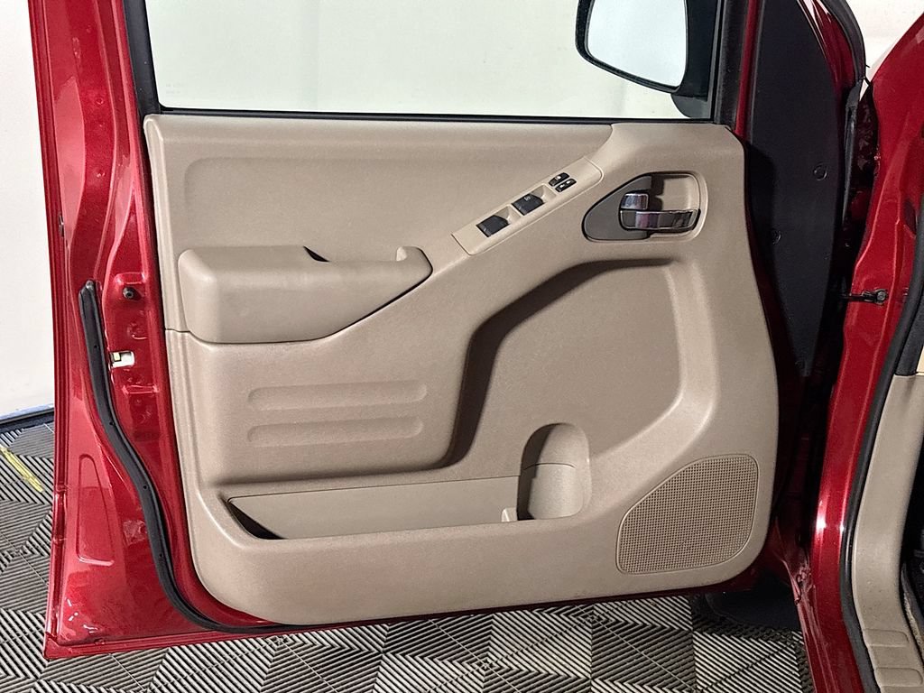 Used 2015 Nissan Frontier SV AWD/4WD image 10