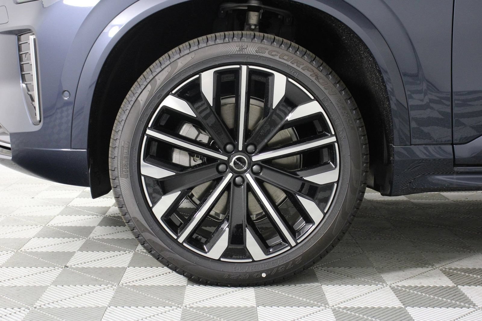 New 2026 Volvo XC90 B6 Ultra w/ Protection Package AWD/4WD image 13