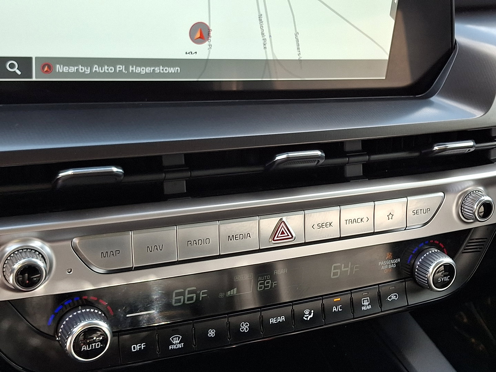 Used 2023 Kia Telluride LX image 16