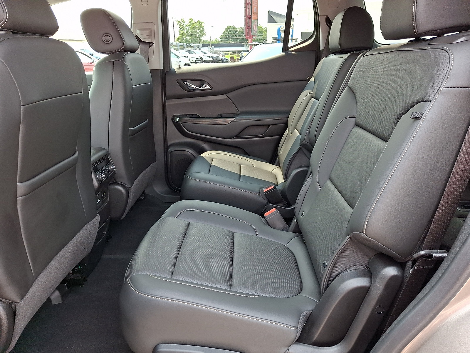 Used 2022 GMC Acadia SLT w/ Preferred Package AWD/4WD image 10