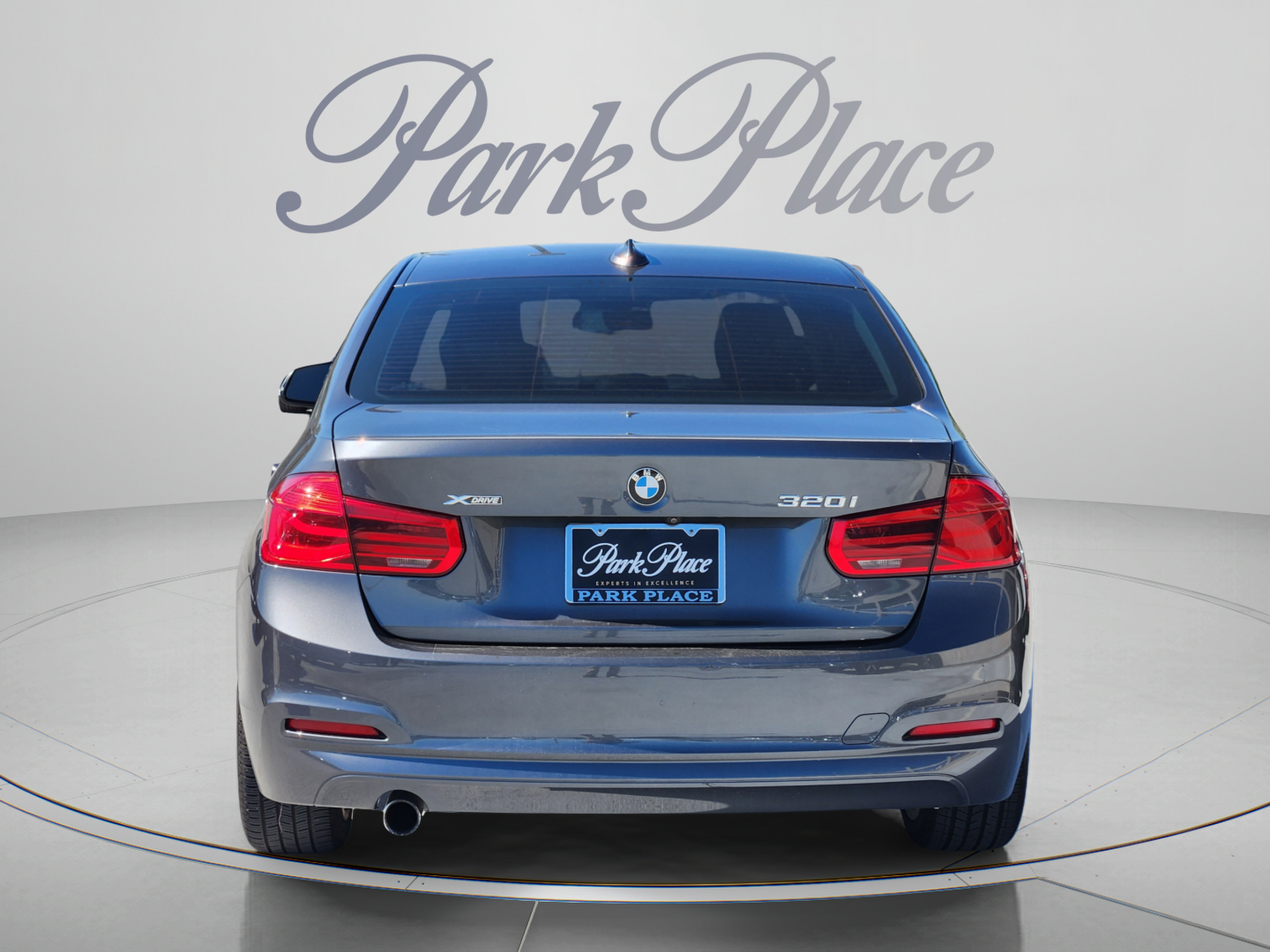 Used 2018 BMW 320i xDrive Sedan w/ Premium Package AWD/4WD image 4